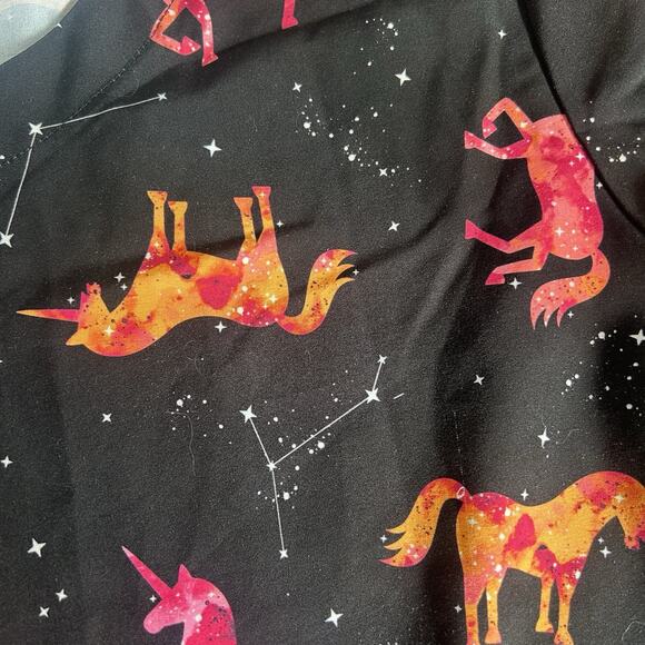 Zoe + Chloe Women's V neck Scrub top Midnight Unicorn dark zodiak Size M - Picture 3 of 5